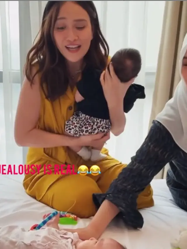 6 Momen Manis Shandy Aulia Jenguk Chacha Frederica dan Baby Cassia