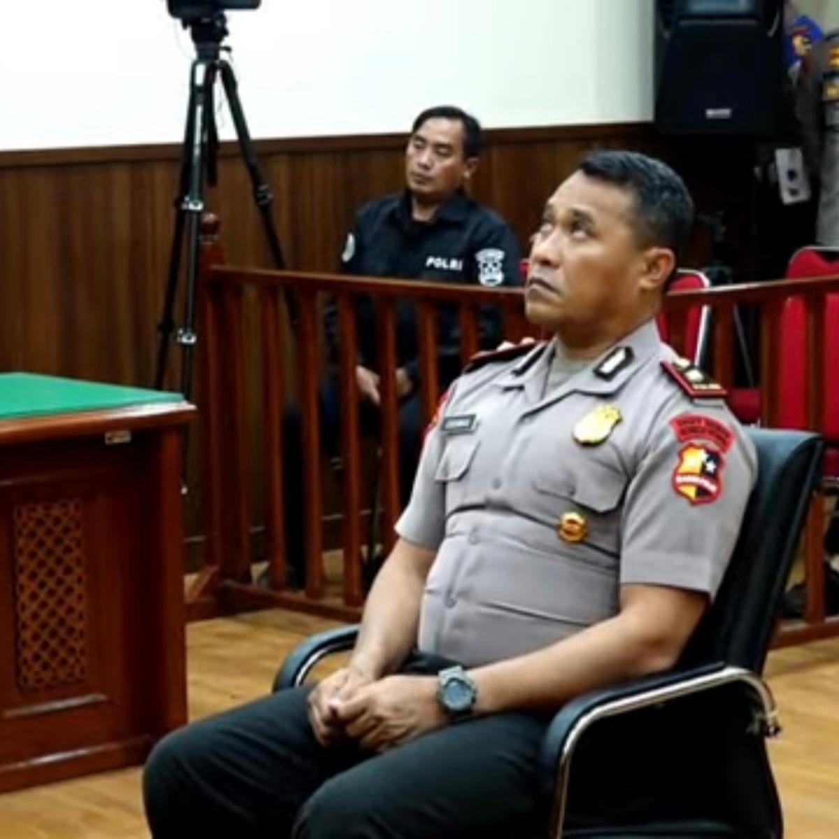 Tangis Kompol Cosmas Kaju Gae Pecah Usai Dipecat Polri, Baru Tahu Affan Kurniawan Terlindas dari Video Viral di Medsos