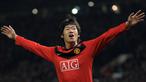 Park Ji-Sung merupakan mantan gelandang andalan Setan Merah dan menjadi salah satu pemain Asia tersukses yang pernah bermain di Eropa. Ia tercatat pernah membela PSV Eindhoven, Queens Park Rangers, dan Manchester United. Total 13 trofi ia raih bersama MU dan 4 trofi bersama PSV. (AFP/Andrew Yates)