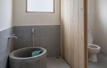 9 Model Kamar Mandi dan WC Sederhana di Kampung, Kesan Lapang yang Nyaman