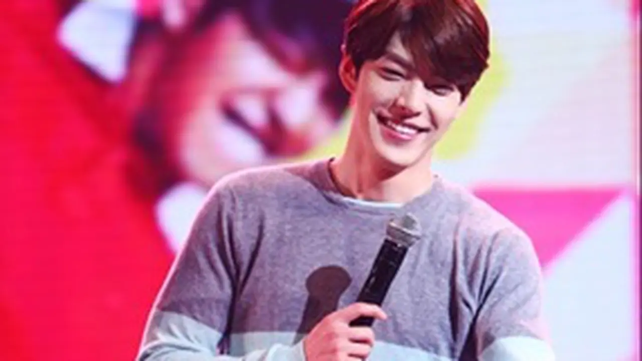 Pesona Kim Woo Bin yang Berdebur di Thailand
