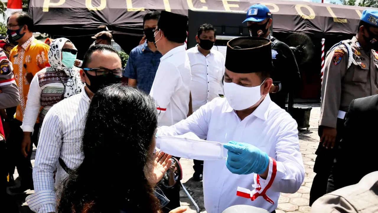 Ben-Ujang Bersama Polda Kalteng Bagikan Masker untuk Masyarakat