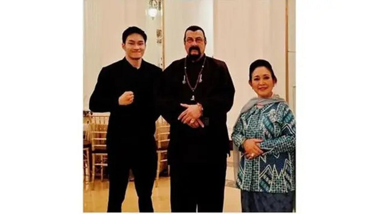 6 Potret Azka Corbuzier Bertemu Steven Seagal, Ngobrol Tentang Seni Bela Diri