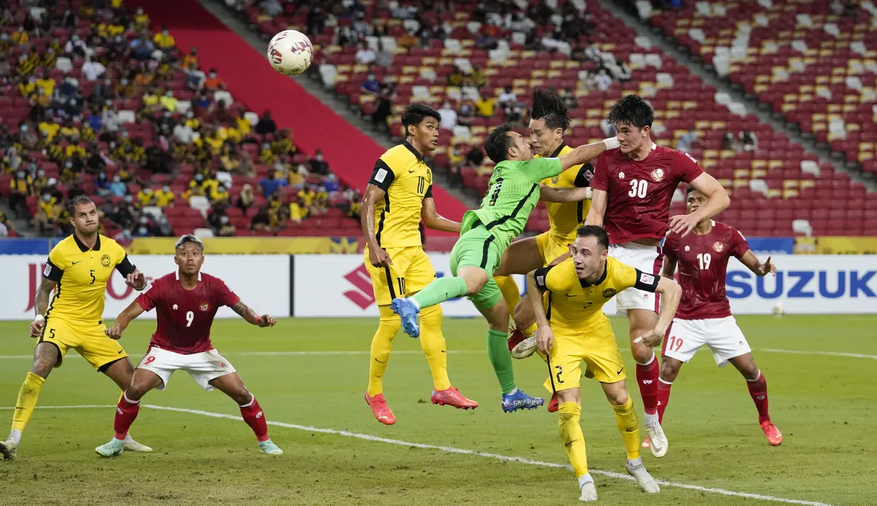 Pemain naturalisasi asal Indonesia Elkan Baggot menjebol gawang Malaysia dalam babak penyisihan Piala AFF 2020. Akhirnya Indonesia lolos ke Final Piala AFF 2020 usai mengalahkan Singapura 4-2 di babak semi final. (Dok. AFF)