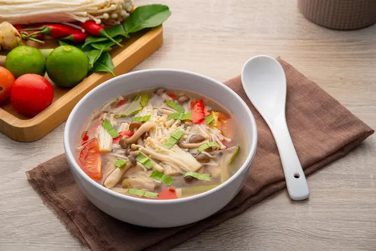 Manfaat Jamur Enoki, Superfood Lezat yang Ampuh Turunkan Kolesterol dan Gula Darah