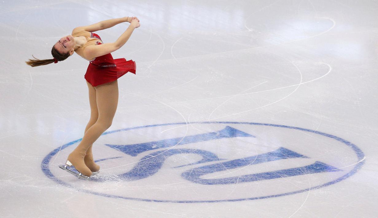 Atlet Inggris Raya, Kristen Spours, beraksi di nomor Ladies Short Program Kejuaraan Dunia Figure Skating di Boston, Massachusetts, AS, (31/03/2016). (Reuters/Brian Snyder)