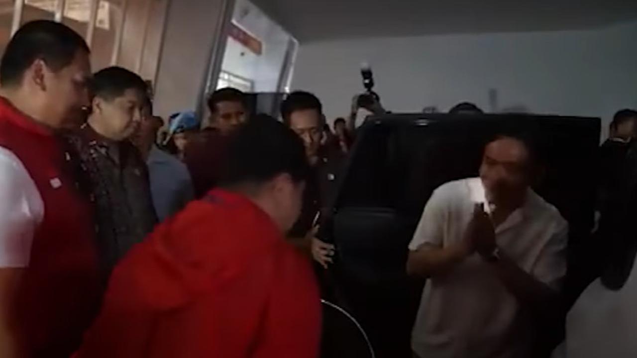 VIDEO: Momen Ketum PSSI Erick Thohir Membungkuk Minta Maaf ke Gibran Usai Indonesia Dibantai Jepang