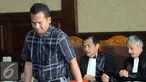Marudut, perantara suap dua pejabat PT Brantas Abipraya, Sudi Wantoko dan Dandung Pamularno, divonis 3 tahun penjara dan denda Rp100 juta subsidair 3 bulan kurungan 3 oleh Majelis Hakim Pengadilan Tipikor Jakarta, Jumat (2/9). (Liputan6.com/Helmi Afandi)