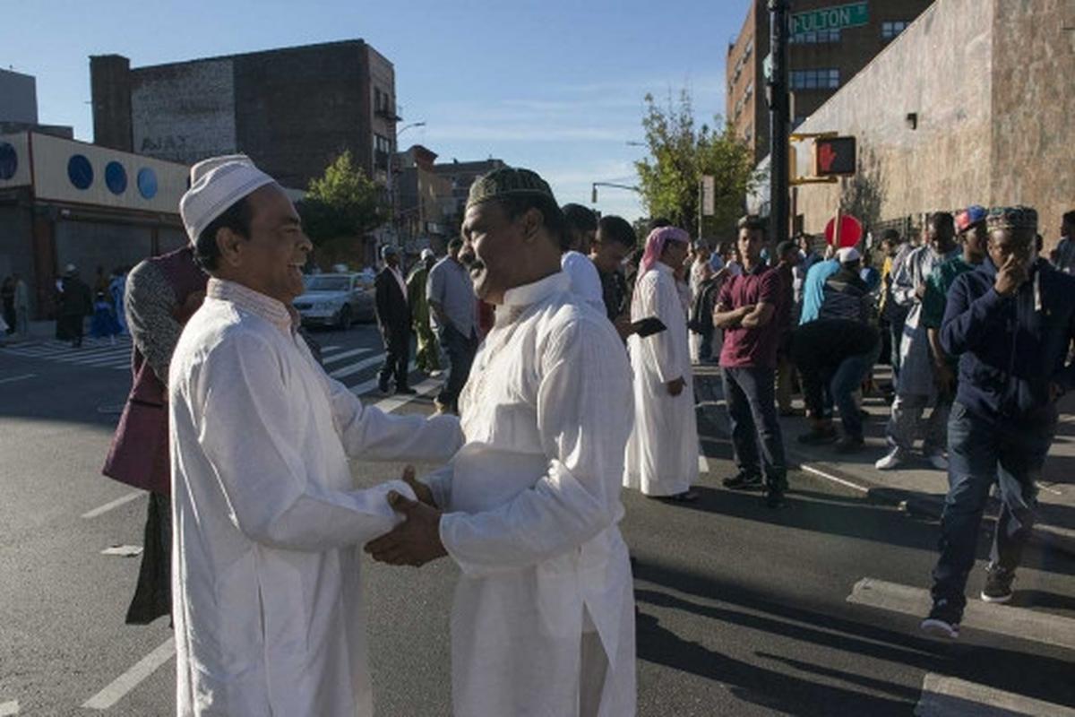 Kekhusyukan umat muslim di New York jalani ibadah salat Idul Adha