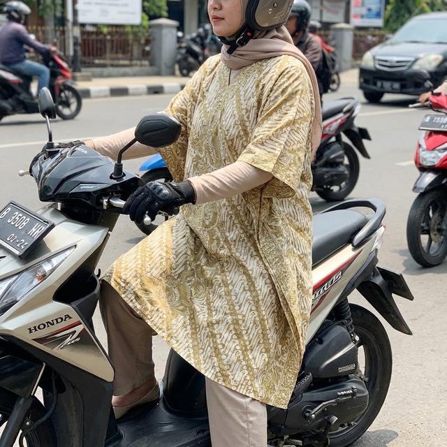 8. Blus Tunic Kaftan Pendek
