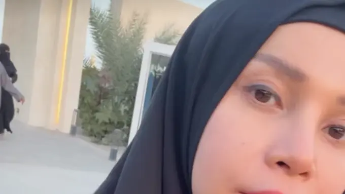 Awali 2026 dengan Ibadah, Rossa Jalani Umroh dengan Tampilan Natural Penuh Ketulusan