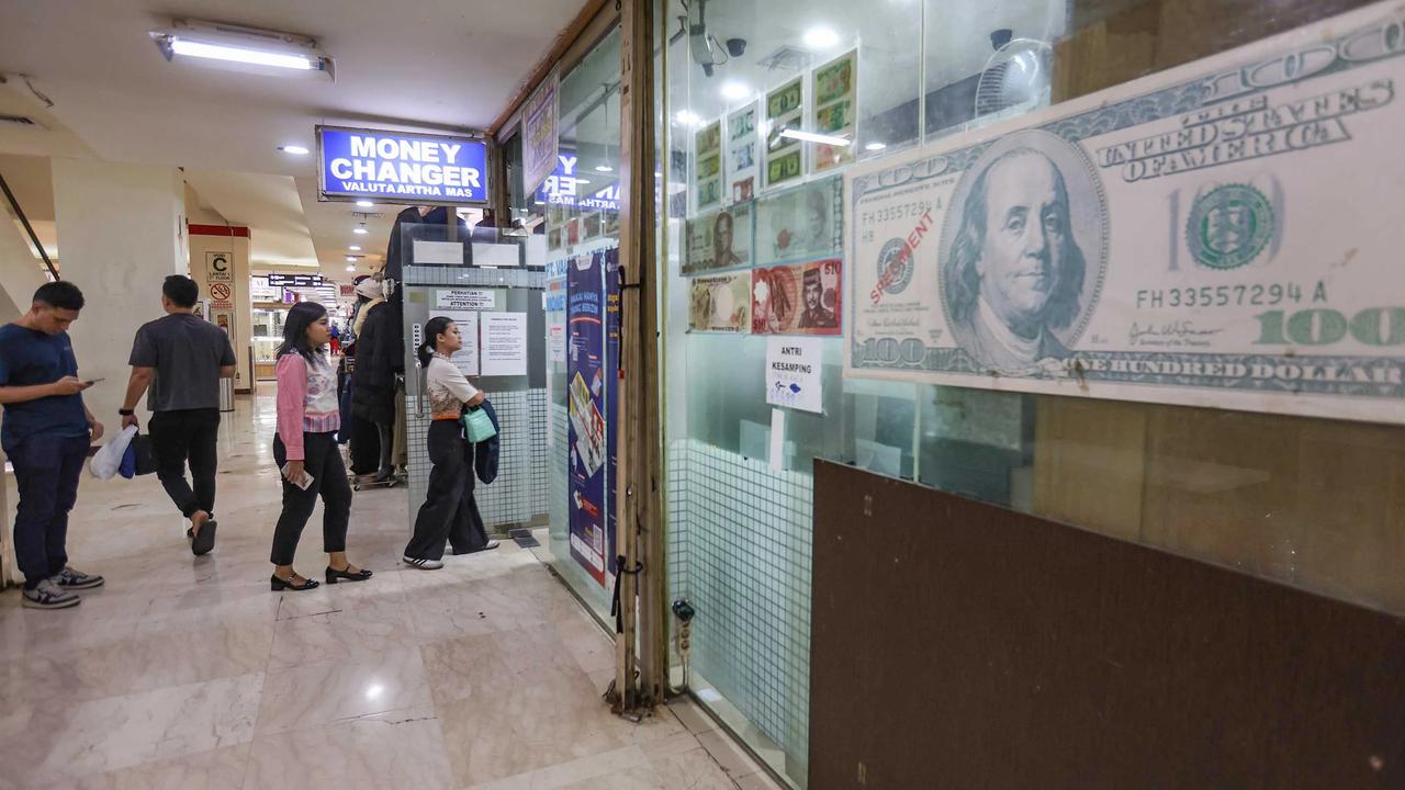 FOTO: BI Akan Memperketat Pembelian Dolar AS di Tengah Tekanan Rupiah