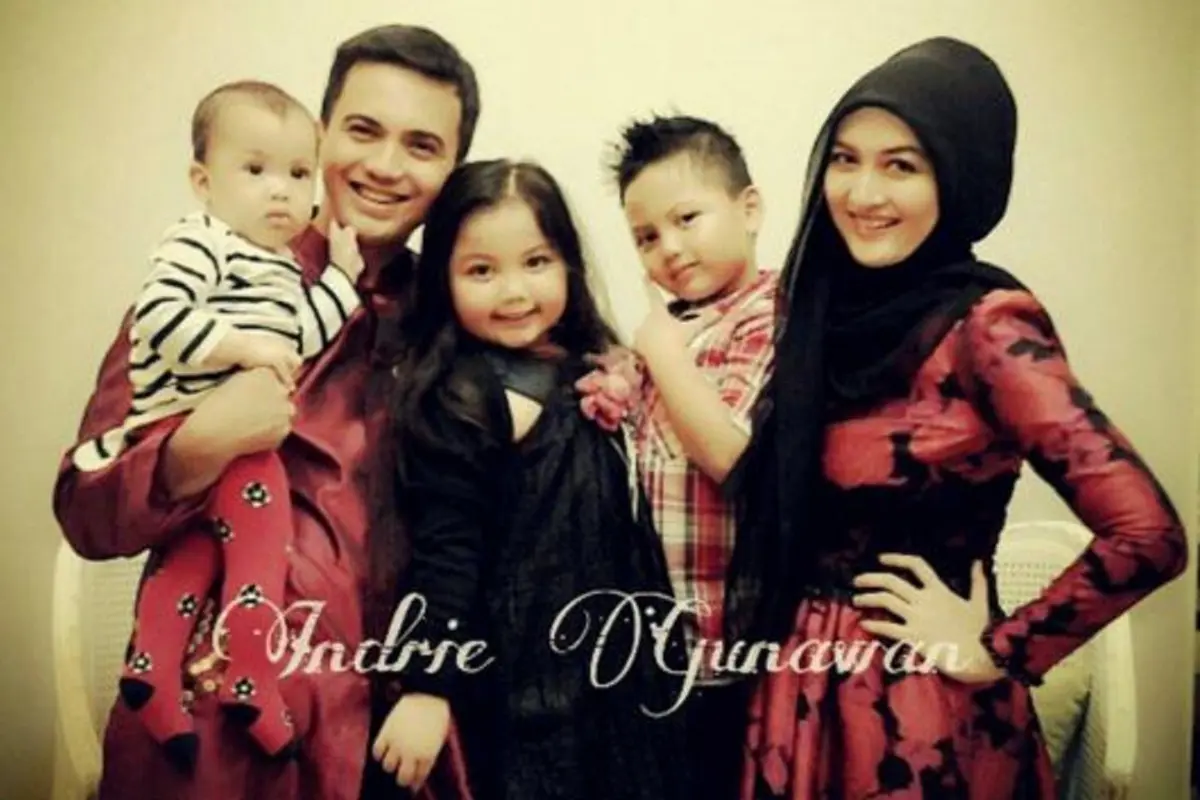 Sahrul Gunawan dan Indriani Hadi serta anak