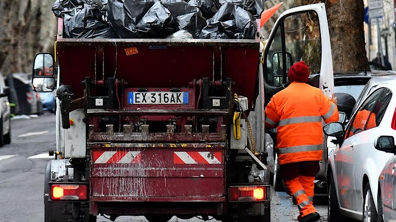 Cerita Operasi Pencarian Lotre Berhadiah Rp 20,76 Miliar di Truk Sampah