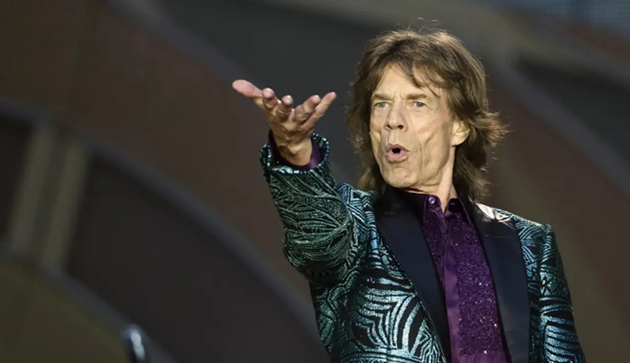 Band legendarily The Rolling Stones dikabarkan akan melakukan serangkaian tur Amerika pada musim panas nanti. Foto diambil saat konser di Paris, Juni 2014. (AFP Photo/Eric Feferberg)
