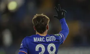 Pemain Chelsea, Marc Guiu melakukan selebrasi setelah mencetak hattrick ke gawang Shamrock Rovers pada laga lanjutan UEFA Conference League di Stamford Bridge, London, Inggris, Jumat (20/12/2024) WIB. (AP Photo/Ian Walton)