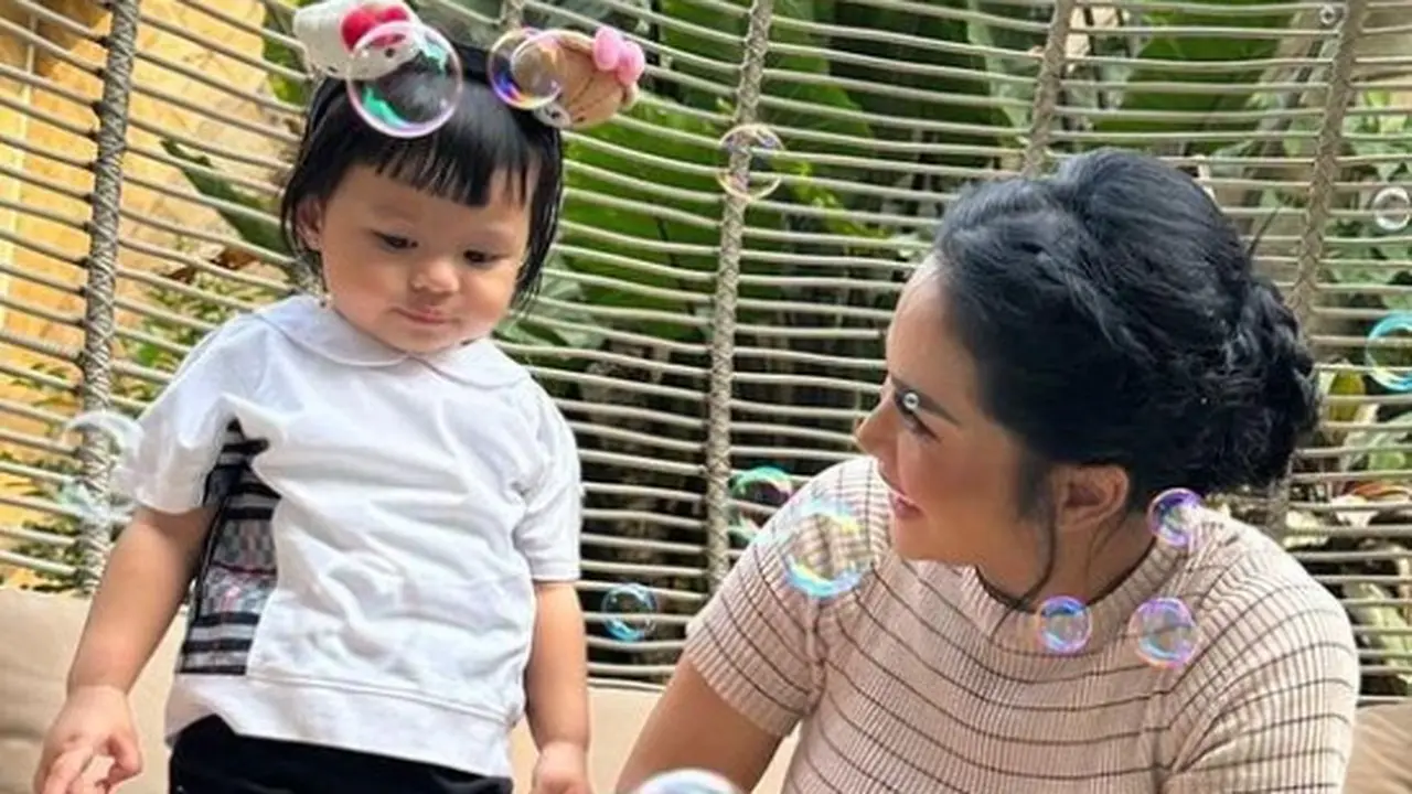 Krisdayanti dan Ameena (Instagram/krisdayantilemos)