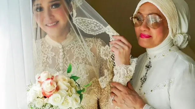 Pilihan Model Dress Brokat Putih Maia Estianty