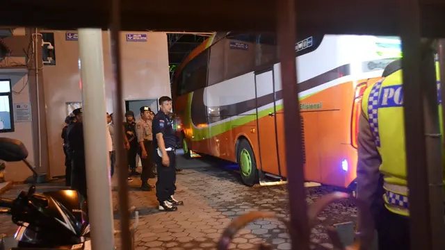 Suasana di Dermaga Wijayapura, pada malam eksekusi jilid III, Juli 2016. (Foto: Liputan6.com/Muhamad Ridlo)