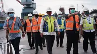 Dalam rangka memantau kondisi logistik dan keadaan ekspor impor di Kota Palembang, Gubernur Sumatera Selatan, Herman Deru mengunjungi Beacukai Palembang di areal Pelabuhan Boombaru