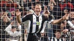 1. Alan Shearer (260 gol) - Hingga saat ini Alan Shearer merupakan pemain yang paling banyak mencetak gol di kompetisi Liga Inggris sepanjang sejara. Shearer menjadi predator paling ganas di Liga Inggris dengan koleksi 260 gol. (AFP/Paul Barker)