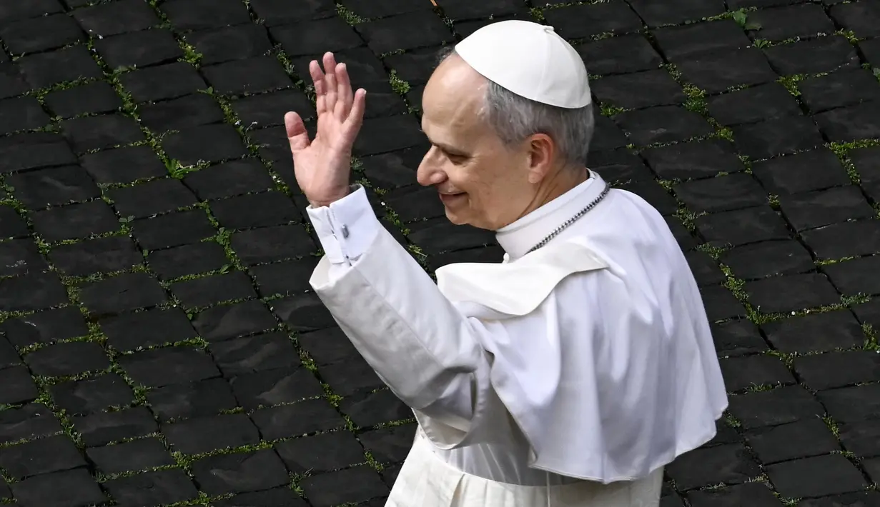 Paus Leo XIV menggantikan posisi Paus Fransiskus yang wafat pada 21 April 2025 lalu. (Filippo MONTEFORTE/AFP)
