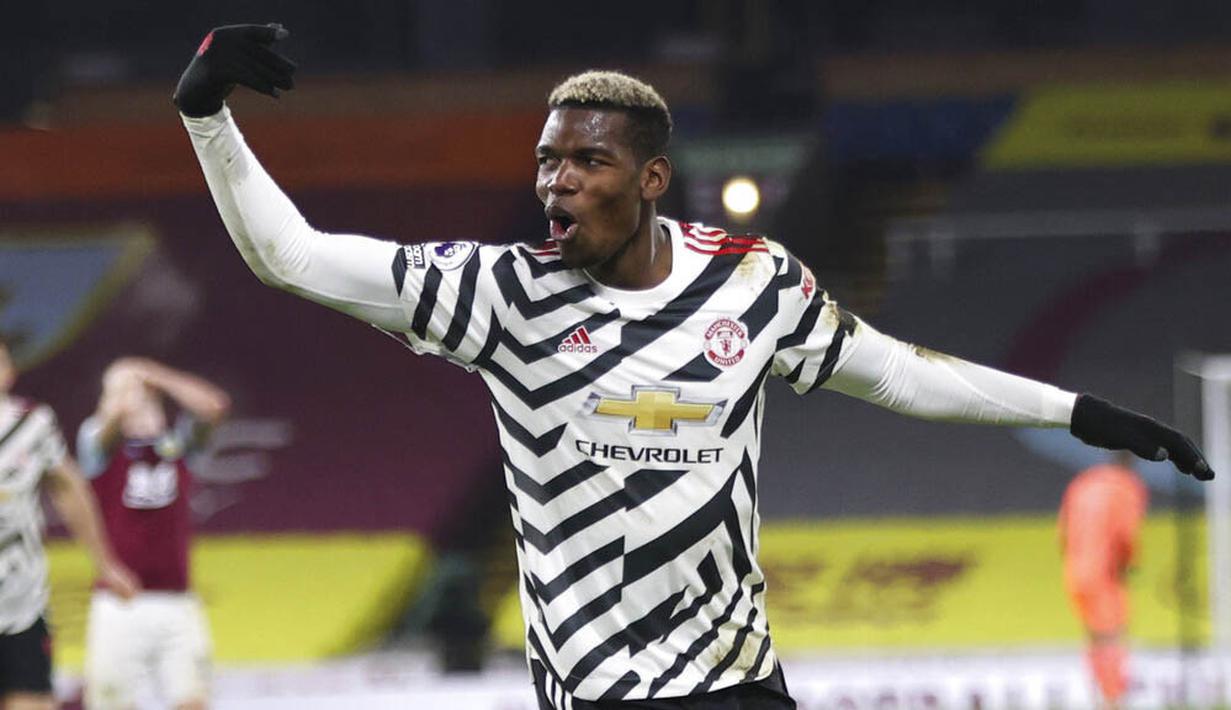 Gelandang Manchester United, Paul Pogba, melakukan selebrasi usai mencetak gol ke gawang Burnley pada laga Liga Inggris di Stadion Turf Moor, Rabu (13/1/2021). Setan Merah menang dengan skor 1-0. (Clive Brunskill/Pool via AP)