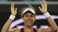 Petenis putri Inggris  Johanna Konta merayakan kemenangan atas Ekaterina Makarova dari Rusia pada babak keempat Australia Open 2016 di Melbourne Park, Senin (24/1/2016). (LIputan6.com/REUTERS/Issei Kato)