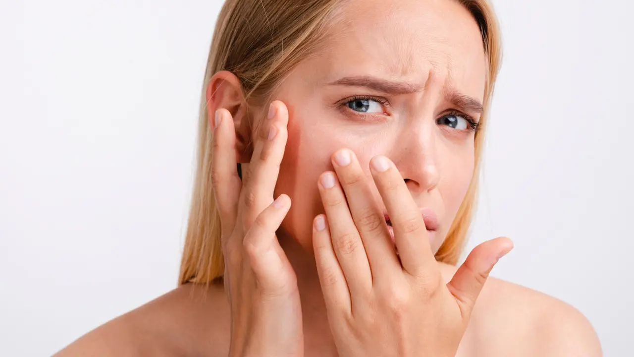 Atasi Kulit Kering dengan Skincare Rutin yang Tepat, Ini Langkah-Langkahnya!