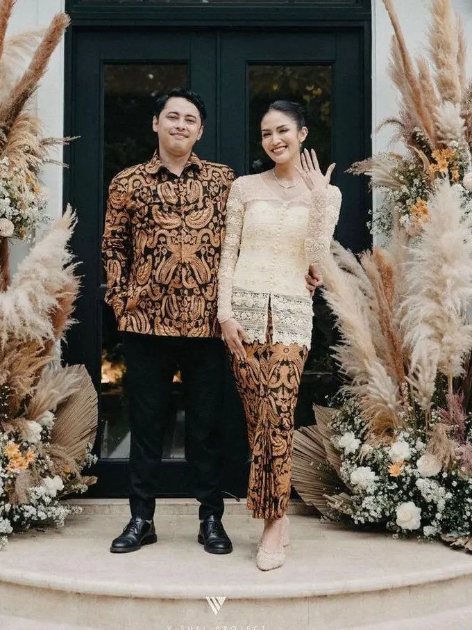 Resmi Tunangan, Aulia Sarah Pemeran Badarawuhi Tampil Menawan Berkebaya