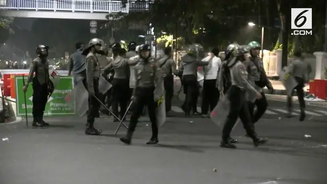 Kapolda Metro Jaya Irjen Pol Idham Azis menyatakan, kerusuhan di YLBHI berawal saat perwakilan massa masuk ke kantor kantor lembaga tersebut