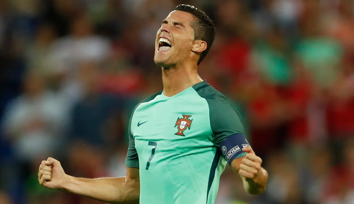 Ekspresi Cristiano Ronaldo usai menjalani laga Semi Final Piala Eropa 2016 di Parc Olympique Lyonnais, Perancis, Kamis (7/7). Portugal menang atas Wales dengan skor akhir 2-0. (REUTERS)