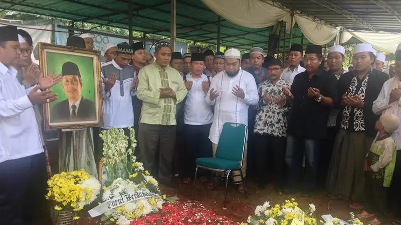 Makam KH Hasyim Muzadi