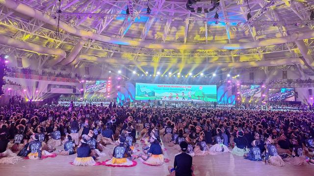 Jokowi-Iriana Hadiri Peringatan Hari Anak Nasional di Papua, Disambut Ribuan Pelajar