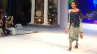 Menteri Kelautan dan Perikanan Susi Pudjiastuti dalam fashion show di Fashion & Cultural Festival 2019. (Liputan6.com/Putu Elmira)