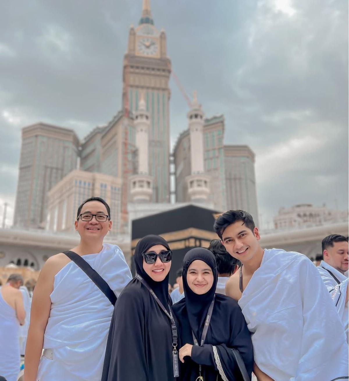 Potret Teuku Ryan Jalani Ibadah Umroh, Ungkap Rasa Syukur dalam Perjalanan Spiritualnya