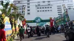 Beberapa peserta tampak memasuki lokasi Muktamar Partai Kebangkitan Bangsa   yang digelar di Surabaya (Liputan6.com/Aditia Saputra)