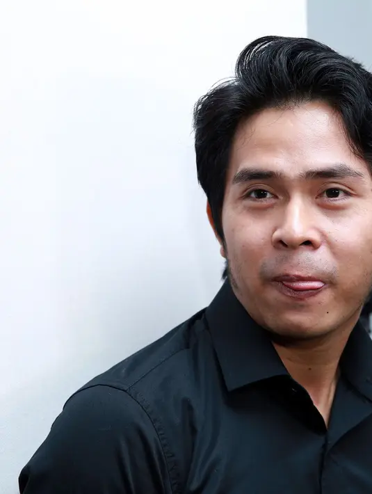 Pemilik suara serak tersebut ikut berbelasungkawa atas musibah yang datang kepada para jamaah haji.  (Deki Prayoga/Bintang.com)