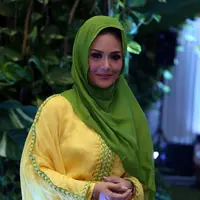 Begini penampilan Krisdayanti saat pengajian menyambut ulang tahunnya. Cantik dan bersahaja ya?