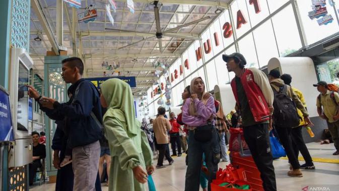 Banjir Rendam Pekalongan, KAI Batalkan 11 Perjalanan Kereta dari Stasiun Gambir dan Pasar Senen