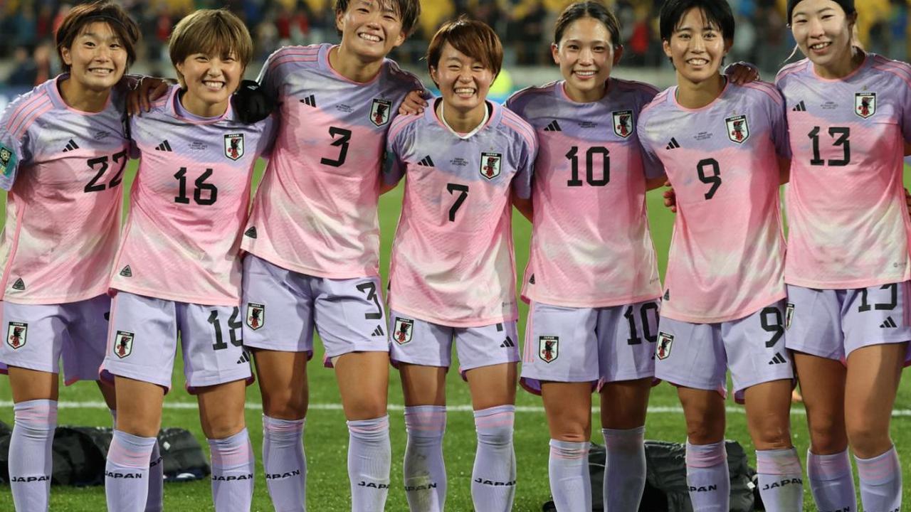 Remina Chiba, Honoka Hayashi, Moeka Minami, Hinata Miyazawa, Fuka Nagano, Riko Ueki, Jun Endo dan Hana Takahashi merayakan kemenangannya setelah mengalahkan Norwegia di babak perempat final Piala Dunia Wanita 2023.