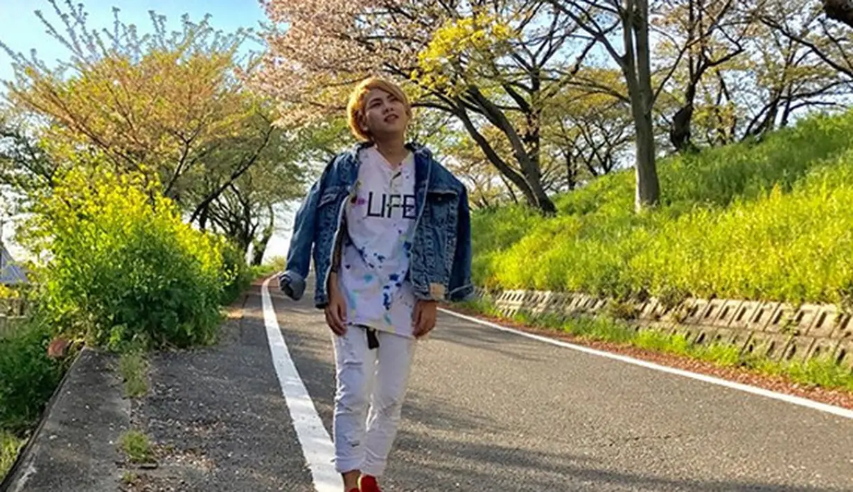 Merasa tersedutkan dengan pemberitaan yang meminta nafkah hingga 135 juta rupiah tersebut, Evelyn membantah dan mengaku kaget dengan berita online itu. (Instagram/ev0124)