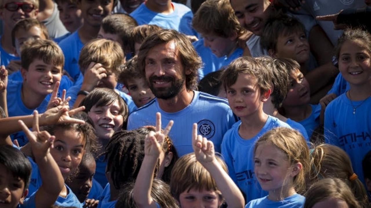 Keceriaan Pirlo bermain dengan junior New York City FC