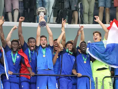 Prancis berhasil menjuarai Piala Eropa 2016 U-19 setelah mengalahkan Italia 4-0, pada laga final di Wirsol Rhein-Neckar-Arena, Sinsheim, Jerman, Minggu (24/7). (AFP PHOTO/Daniel Roland) 