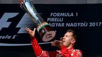 Pebalap Ferrari, Sebastian Vettel, menjuarai balapan F1 GP Hungaria di Sirkuit Hungaroring, Minggu (30/7/2017). (AP Photo/Darko Bandic)