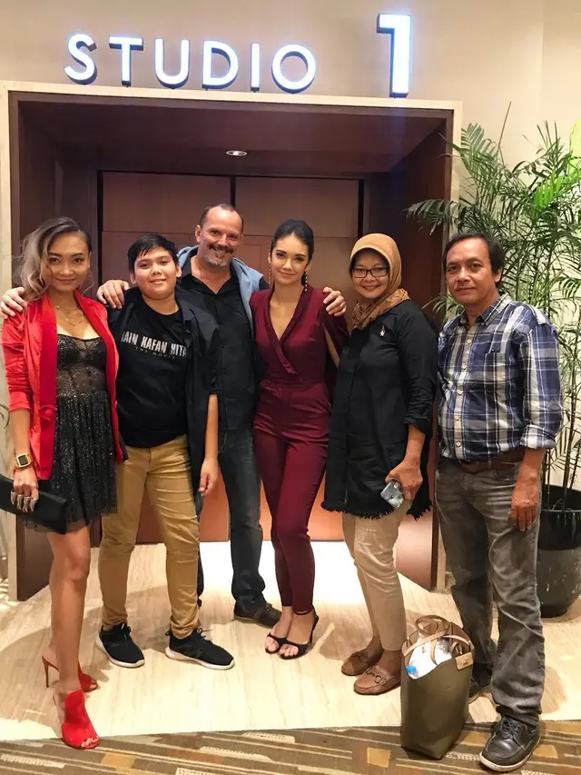 Jarang Terekspos, Ini 6 Potret Haico Van der Veken dan Ayah Bulenya