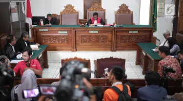 Suasana sidang lanjutan praperadilan yang diajukan mantan Ketua Umum PPP Romahurmuziy  di PN Jakarta Selatan, Jakarta, Selasa (14/5). Hakim tunggal Agus Widodo menolak permohonan praperadilan Romahurmuziy seluruhnya. (Liputan6.com/Faizal Fanani)