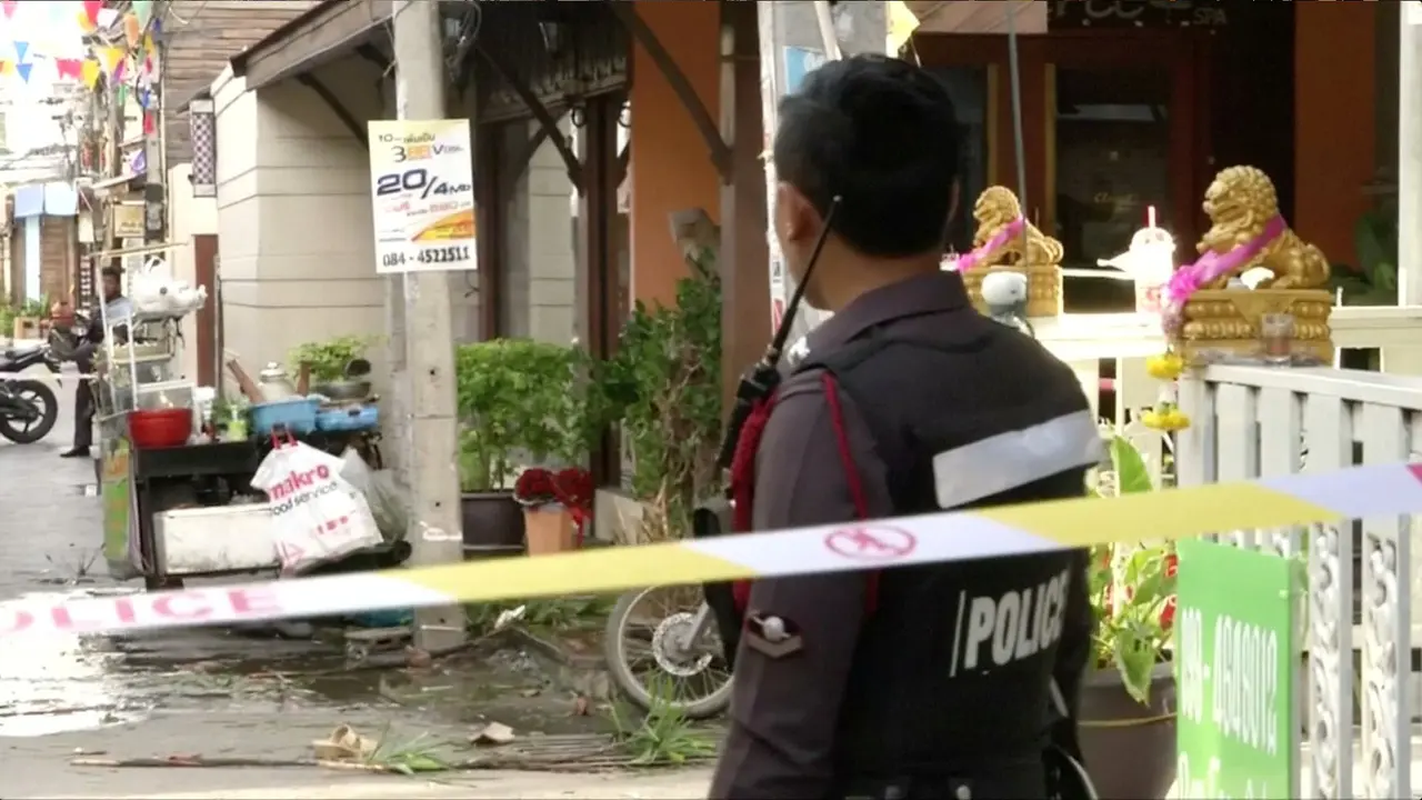 Polisi berjaga di salah satu lokasi bom meledak di Hua Hin, Thailand. (Reuters)