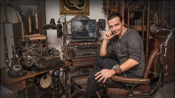 [Bintang] Pria Jenius Ini Bikin Mesin Ketik Jadul Ini Bisa Ngetik Sendiri!