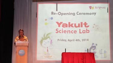 Pembukaan Yakult Science Laboratorium Kidzania Tempat Belajar Dan Bermain Anak Parenting Fimela Com Yakult (ヤクルト, yakuruto) is a japanese sweetened probiotic milk beverage fermented with the bacteria strain lactobacillus paracasei shirota. pembukaan yakult science laboratorium